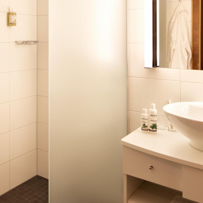 Hotel Zimba - Doppelzimmer mit Balkon und Bergblick - 4