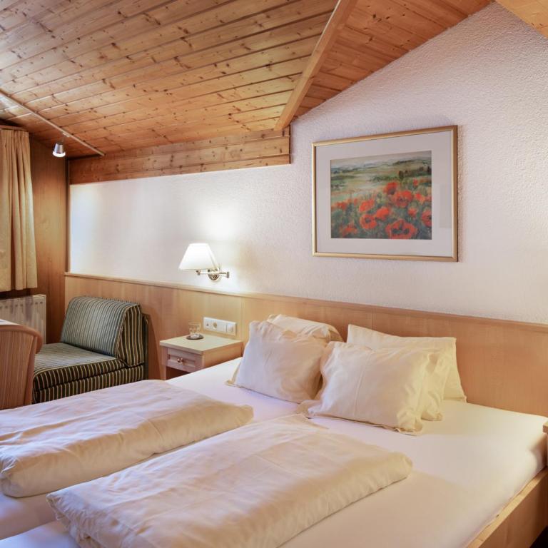 Hotel Zimba - Doppelzimmer mit Balkon und Bergblick - 2