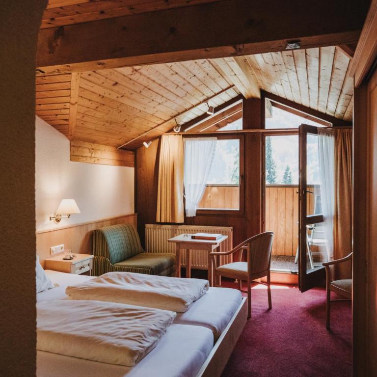 Hotel Zimba - Comfort Doppelzimmer mit Balkon und Bergblick - 4