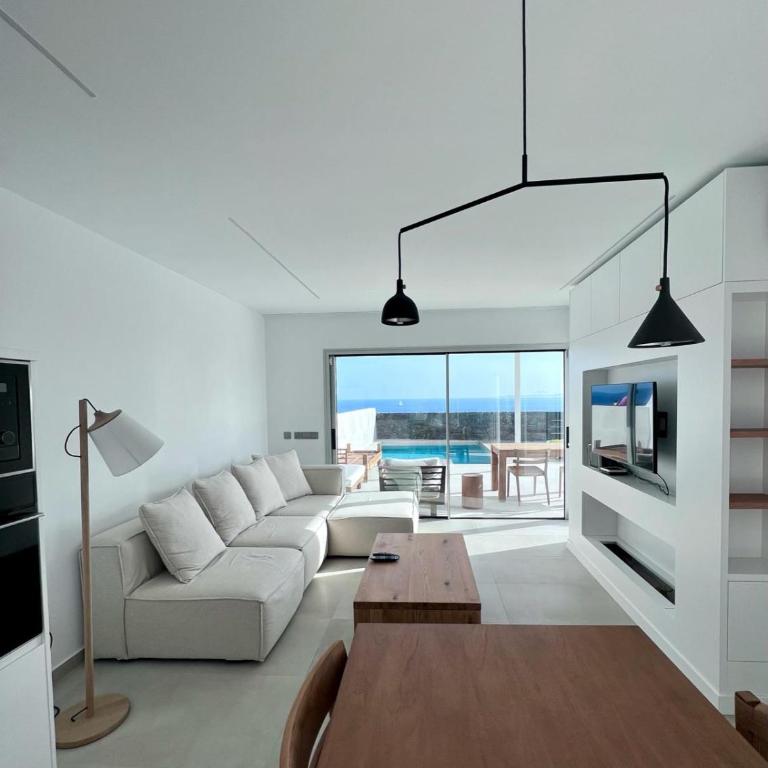 Vulcana Suite - Three-Bedroom Villa - 2