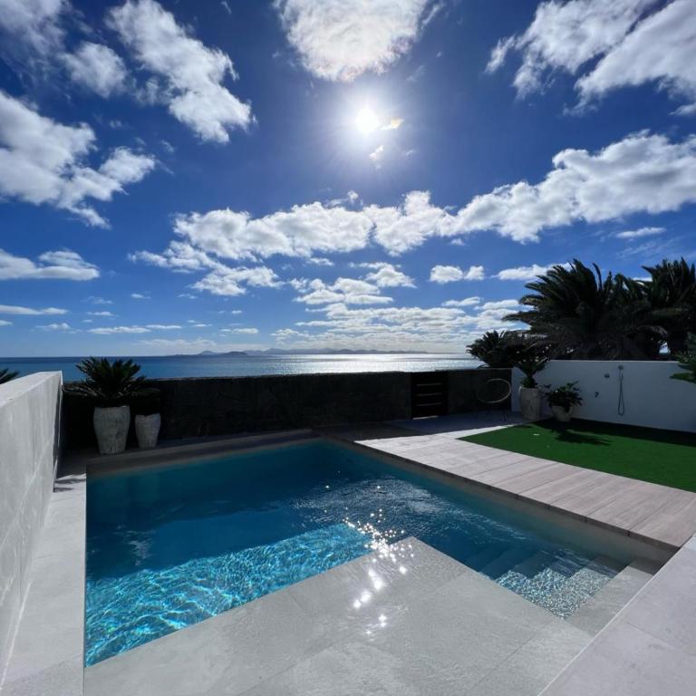 Vulcana Suite - Three-Bedroom Villa - 11