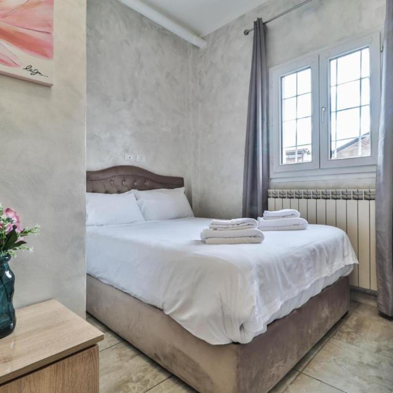 AFFITTACAMERE VERDI - Nel Centro di Bologna - Camera Tripla con Bagno Privato - 4