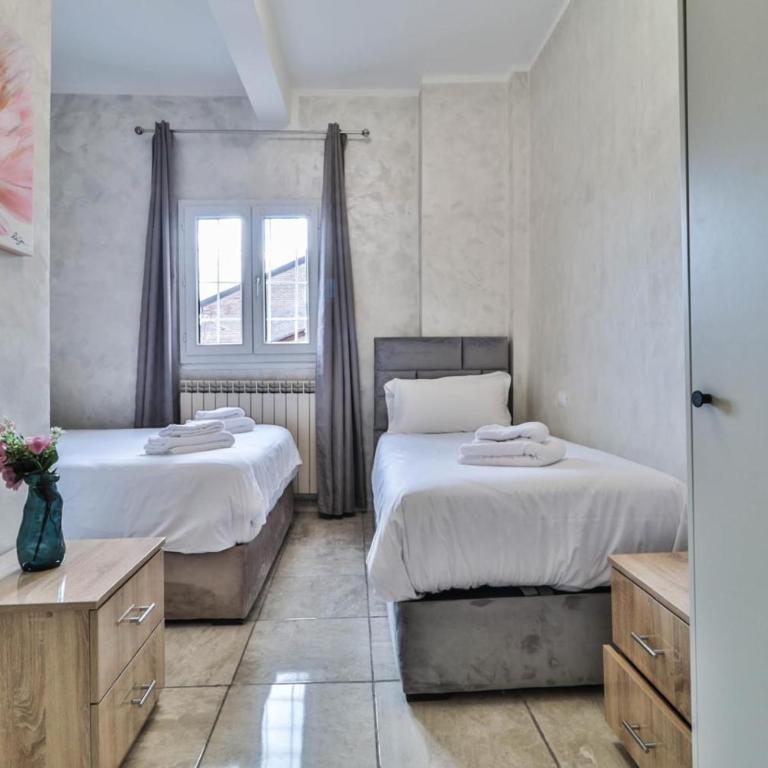 AFFITTACAMERE VERDI - Nel Centro di Bologna - Camera Tripla con Bagno Privato - 6