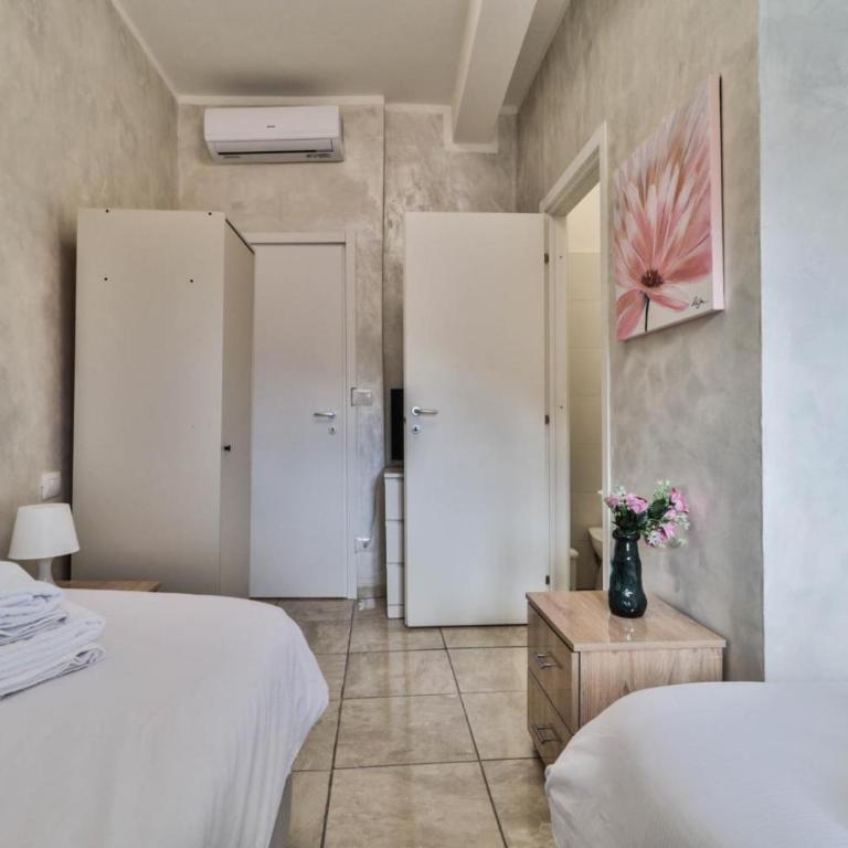 AFFITTACAMERE VERDI - Nel Centro di Bologna - Camera Tripla con Bagno Privato - 10