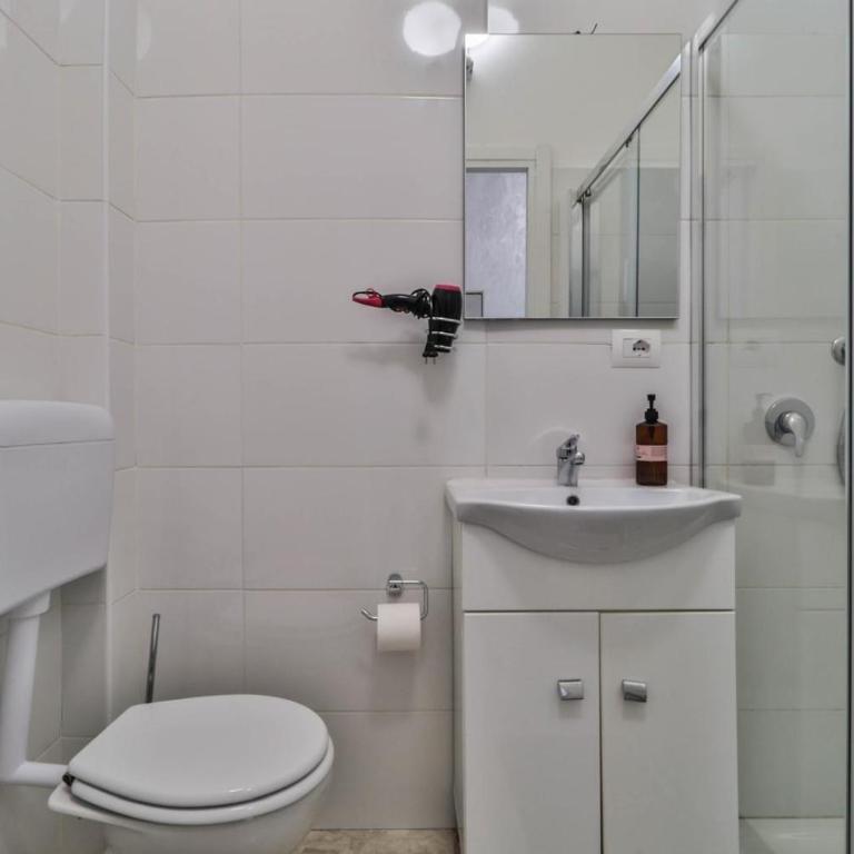 AFFITTACAMERE VERDI - Nel Centro di Bologna - Camera Doppia con Letti Singoli con Bagno Privato Esterno - 7
