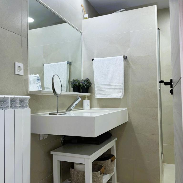 GRAZARIEs 1 -Piso Céntrico Granada- - Five-Bedroom Deluxe Apartment - 38