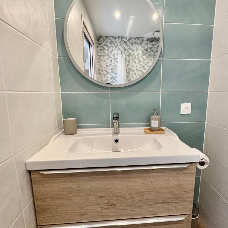 Charmant 2P Piscine - Parking - Vue mer - Antibes - Apartment mit 1 Schlafzimmer - 4