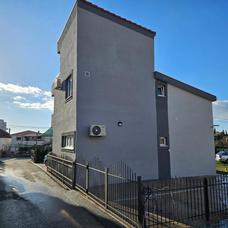 Apartments Ivanovic - Apartment - Ground Floor - 5