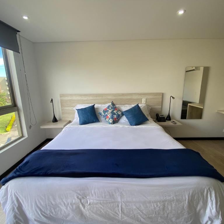 Suites de lujo en MG Hotel & suites LlanoGrande - Estudio Deluxe con cama grande - 1