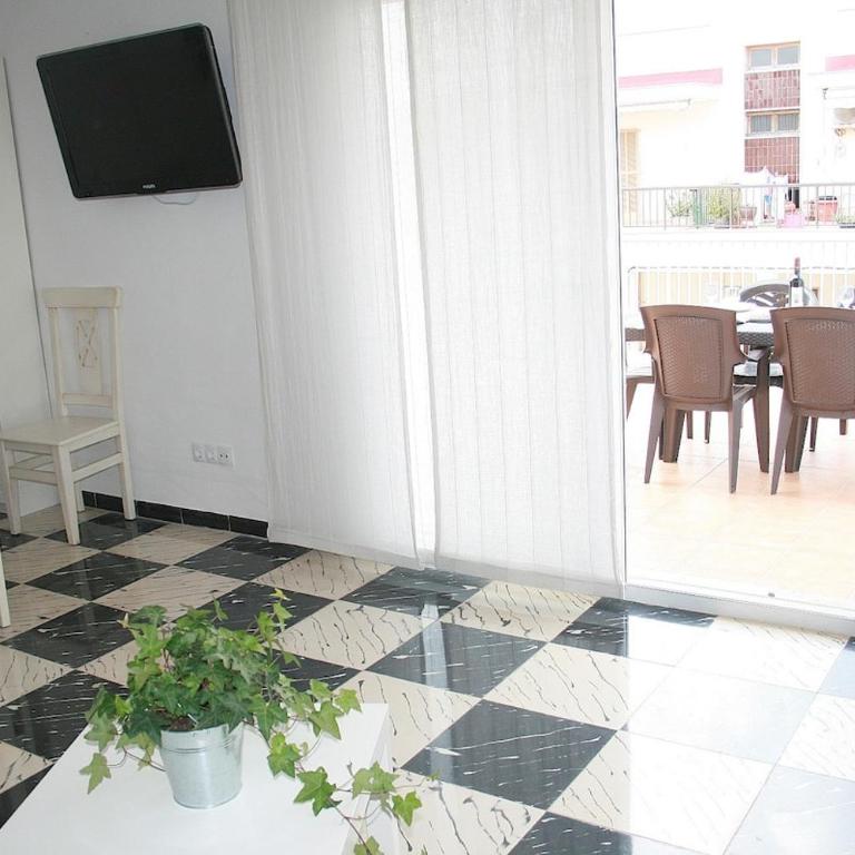 Fantastic, 100 meters from the beach - Two-Bedroom Apartment - 59