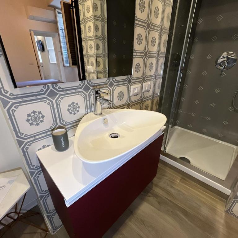 Regina Cappellari - Elegante dimora nel cuore di Roma - Appartamento con 2 Camere da Letto - 18