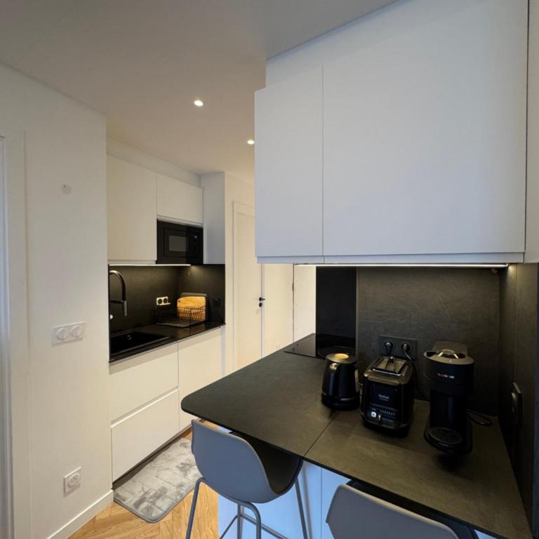 2 bedroom apartment renovated in the heart of Paris - Appartement 2 Chambres - 13