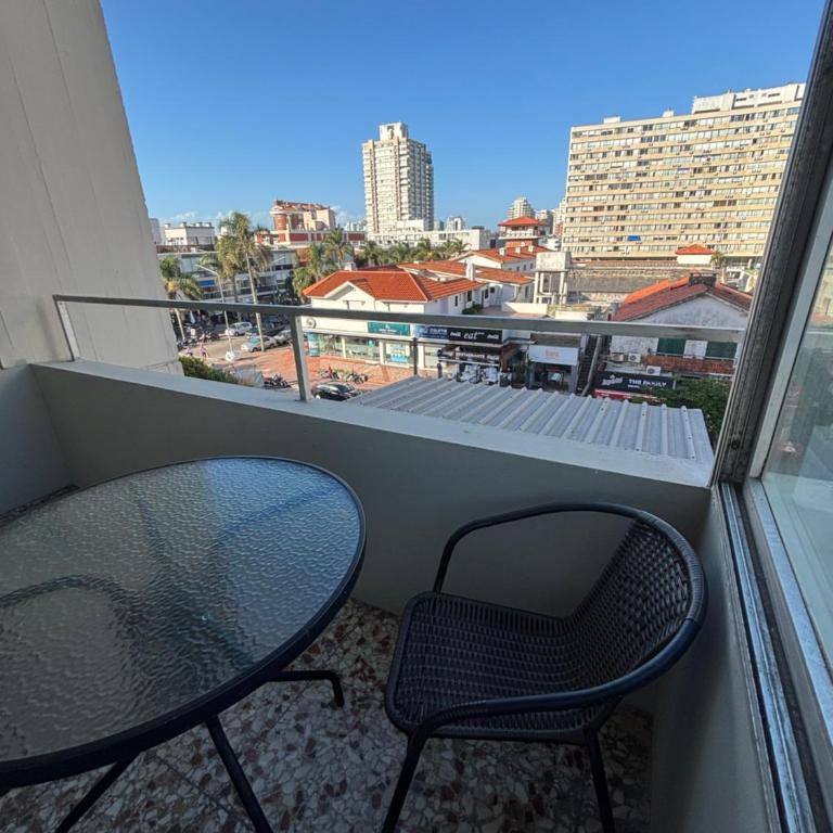 DEPARTAMENTO APOLO PUNTA DEL ESTE DEPTO 201 SEGUNDO PISO sobre CALLE PRINCIPAL GORLERO - Two-Bedroom Apartment with Balcony - 10