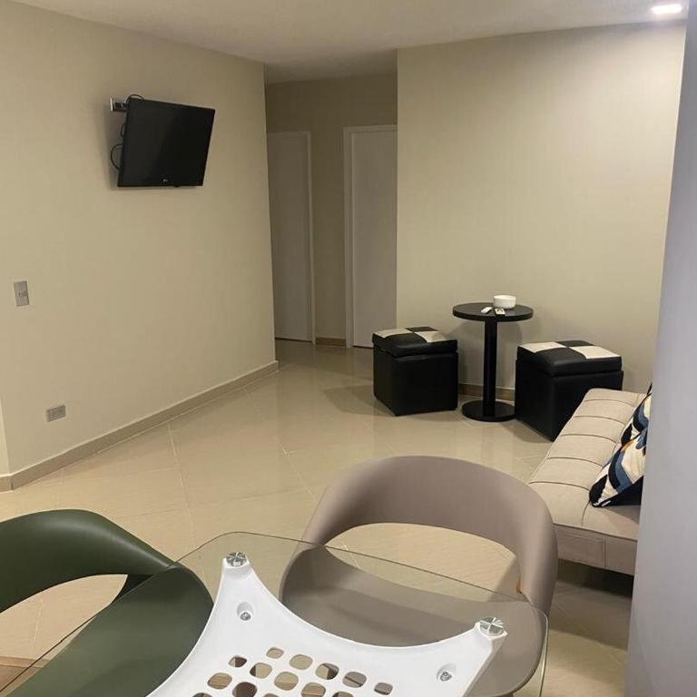 Hermoso Apt remodelado en La Florida - 2H 2B - Two-Bedroom Apartment - 2