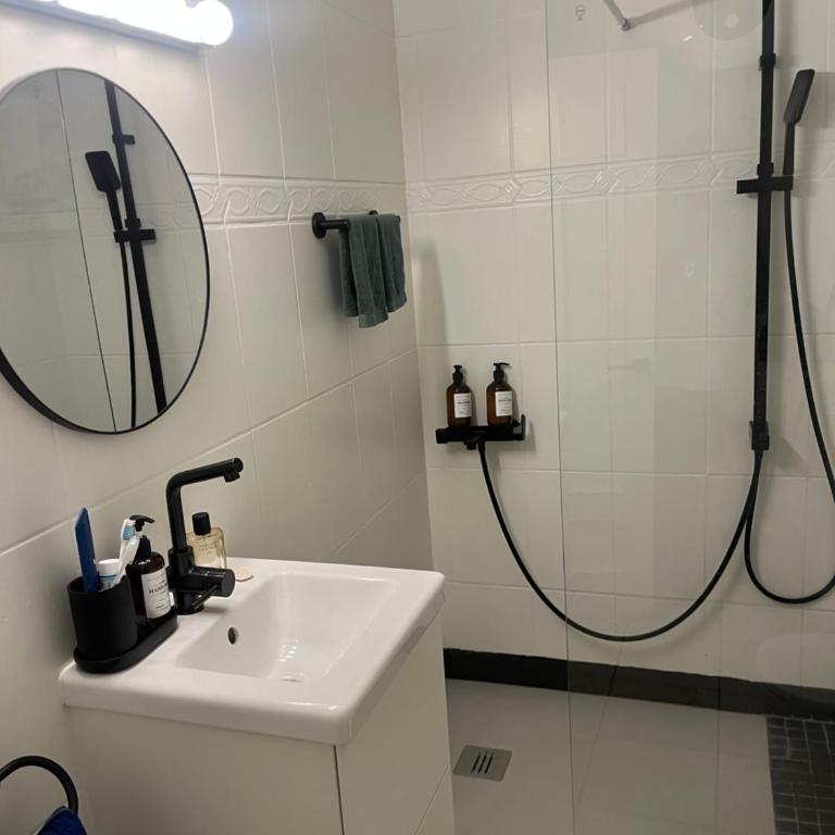 Yumbo Habitat - Two-Bedroom Standard Apartment - 16