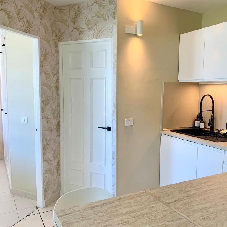 Yumbo Habitat - Two-Bedroom Standard Apartment - 11
