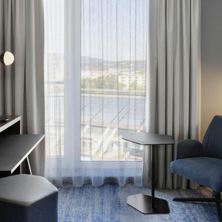 Courtyard by Marriott Linz - Deluxe Zimmer mit 2 Einzelbetten - 3