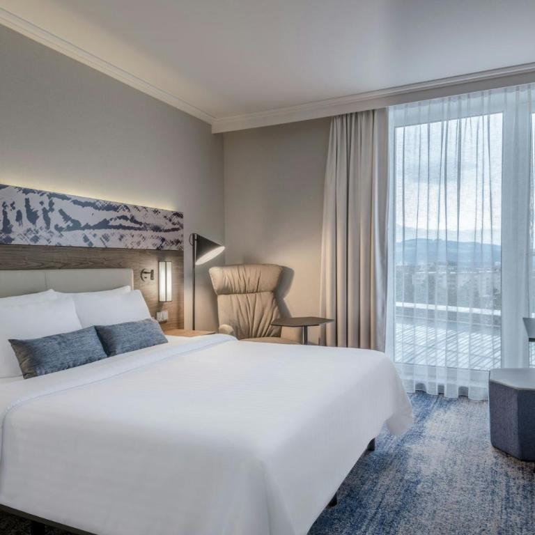 Courtyard by Marriott Linz - Superior Zimmer mit 1 Kingsize-Bett - 3