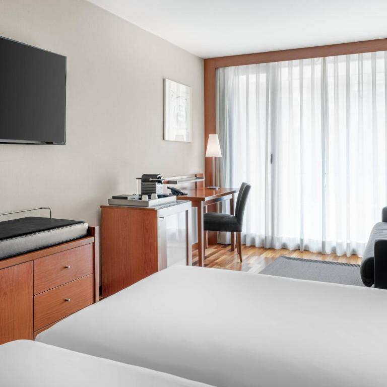 AC Hotel La Rioja by Marriott - Habitación Triple Estándar con 2 camas individuales y sofá cama - 5