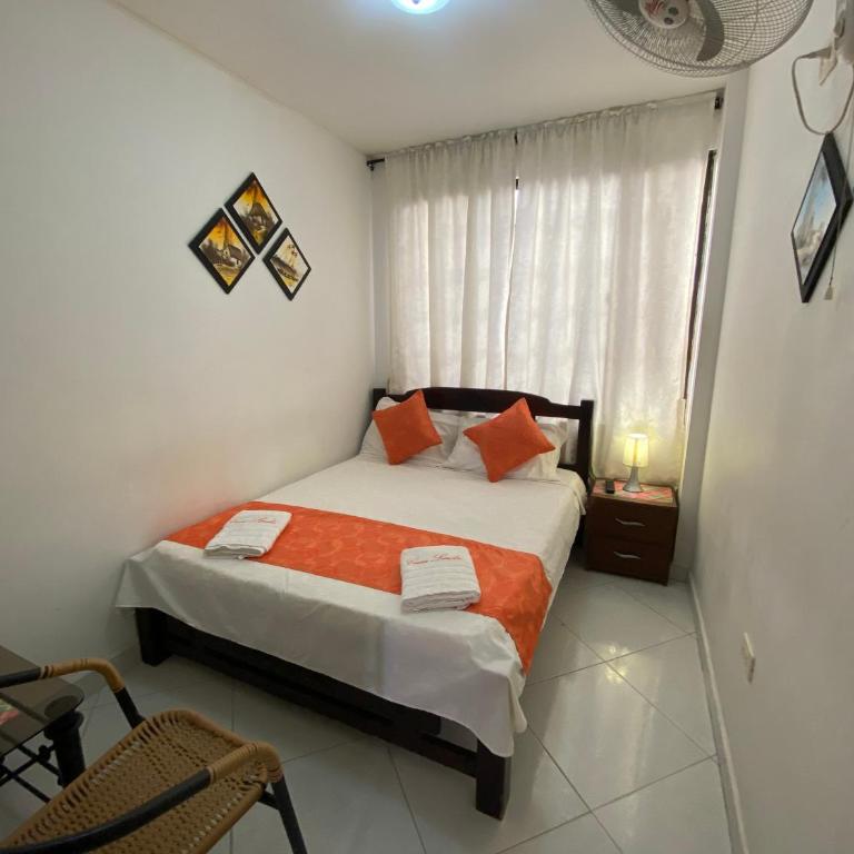 Casa Linda - Queen Room with Shared Bathroom - 4