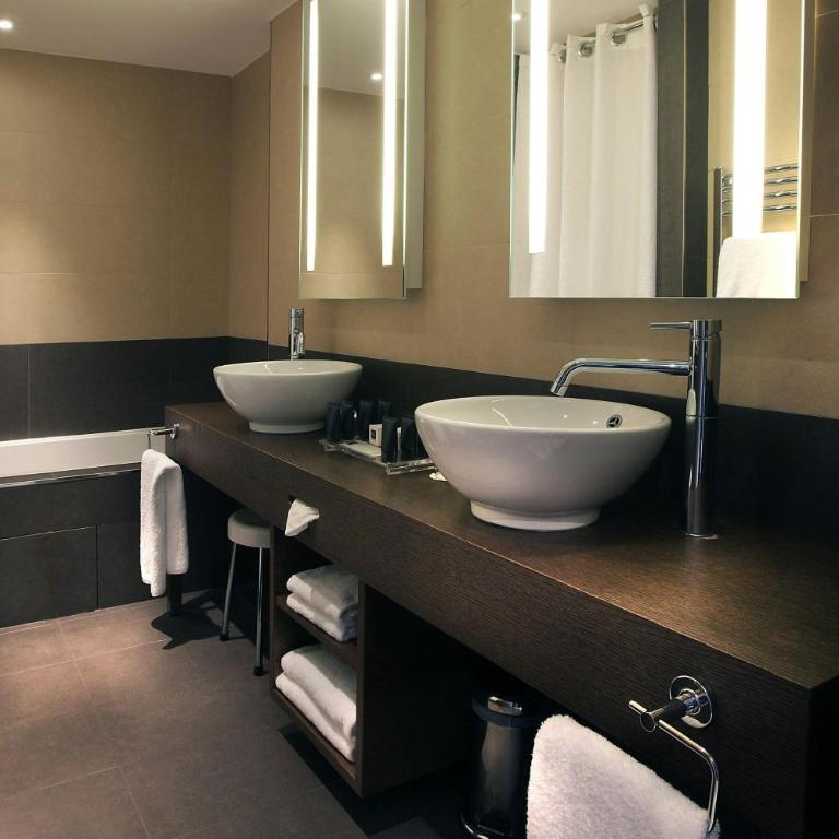 AC Hotel by Marriott Ambassadeur Antibes - Juan Les Pins - Suite avec Balcon - Vue sur Ville - 5