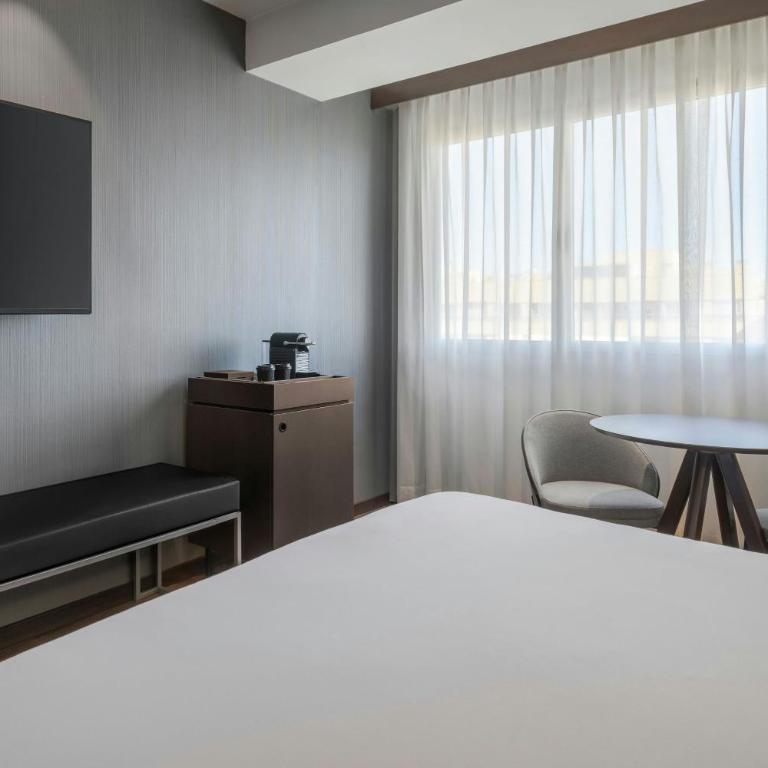 AC Hotel by Marriott Alicante - Standard Plus King, Guest room, 1 King - 2