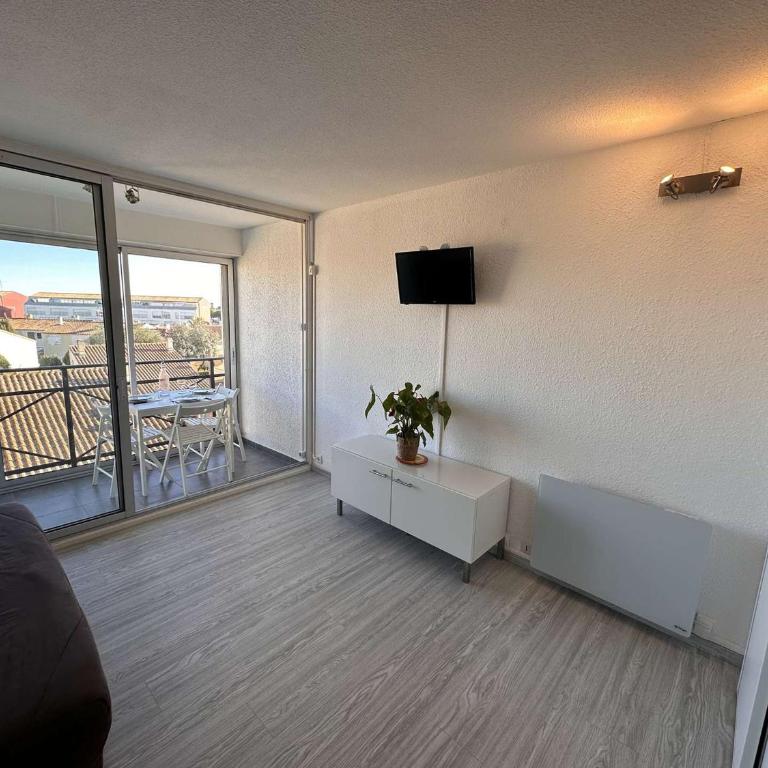 Studio cabine rénové 4 pers au Grau-du-Roi avec piscine et parking - FR-1-731-117 - Monolocale - 10