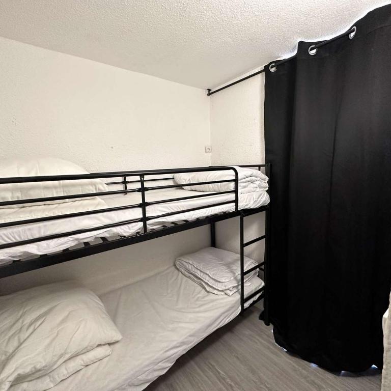 Studio cabine rénové 4 pers au Grau-du-Roi avec piscine et parking - FR-1-731-117 - Monolocale - 11