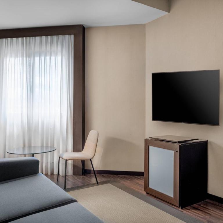 AC Hotel Oviedo Fórum by Marriott - Suite Junior con cama extragrande - 5