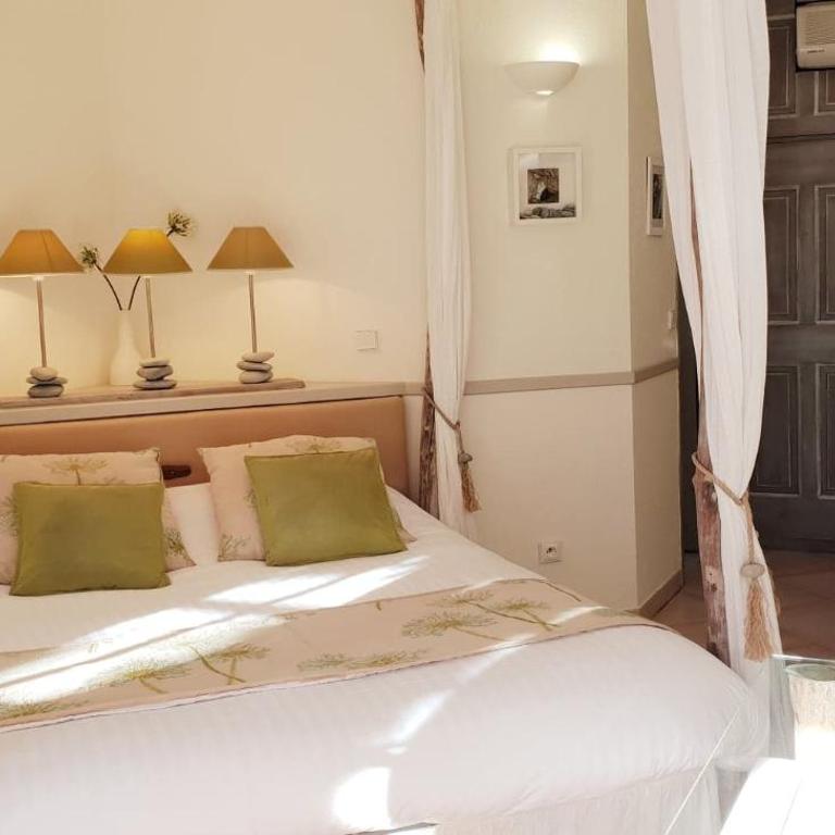 le Mas des Cigales - Chambre Double avec Salle de Bains Privative - 2