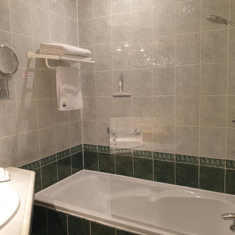 le Mas des Cigales - Chambre Double avec Salle de Bains Privative - 3