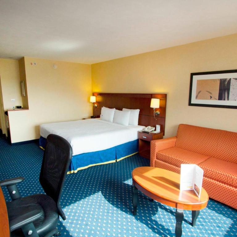 Courtyard Monterrey San Jeronimo - Deluxe King Room with Sofa Bed - 2