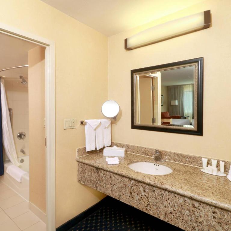 Courtyard Monterrey San Jeronimo - Suite with Two Double Beds and Sofa Bed - 11