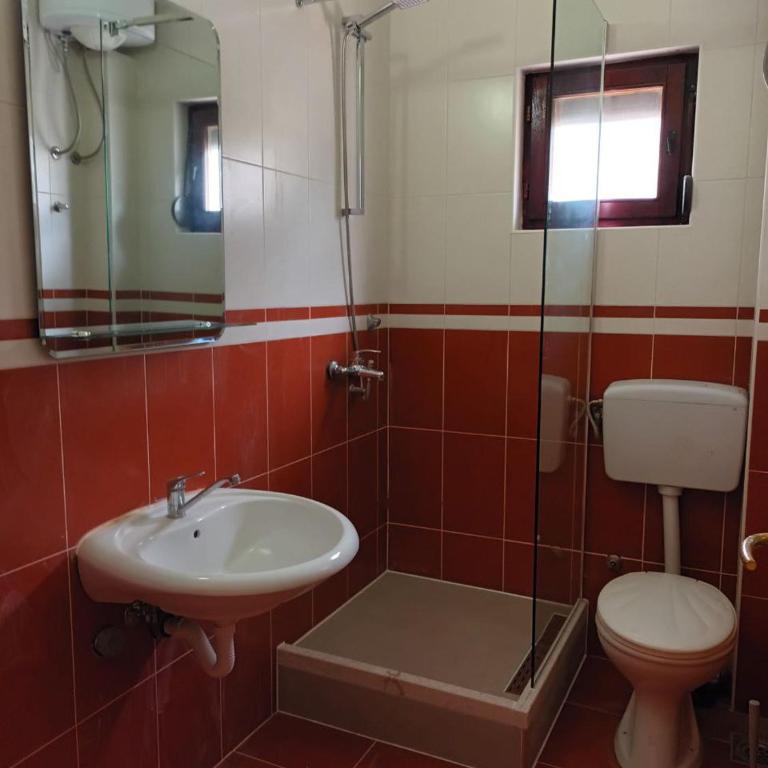 Cheap Montenegro Apartments - Classic Triple Room - 3
