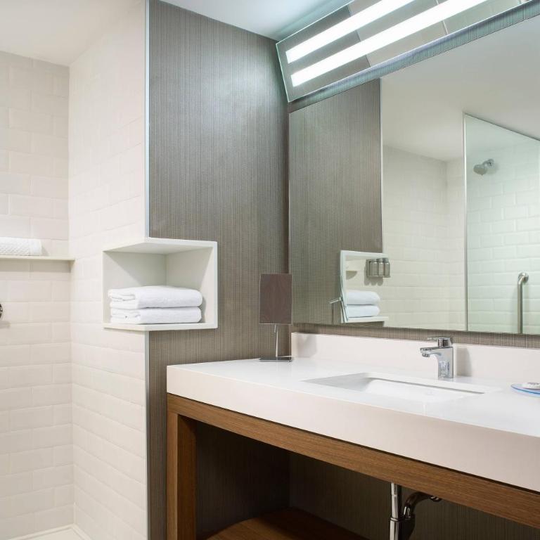 Courtyard by Marriott Merida Downtown - Standard Guest room with 1 King, Non Smoking, City view - 3