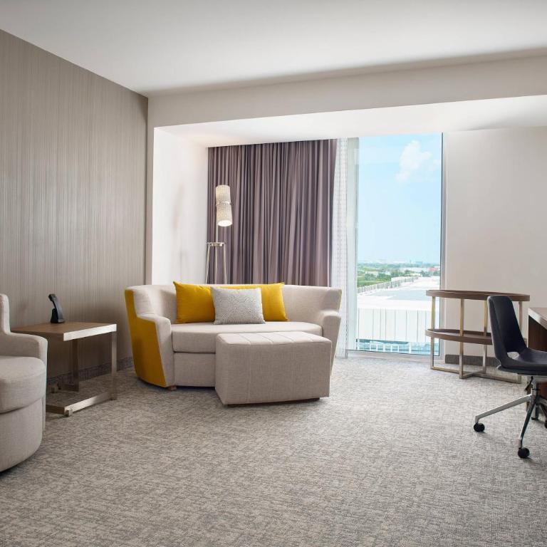 Courtyard by Marriott Merida Downtown - Suite, 1 King Bed, Non Smoking,City View - 4