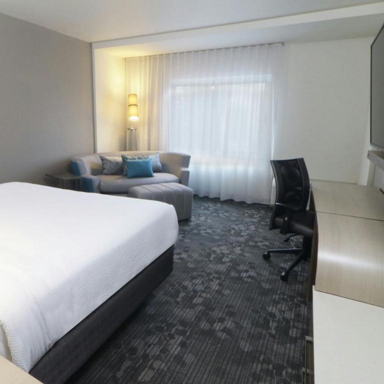 Courtyard Monterrey Airport - King Room with Courtyard View - 27