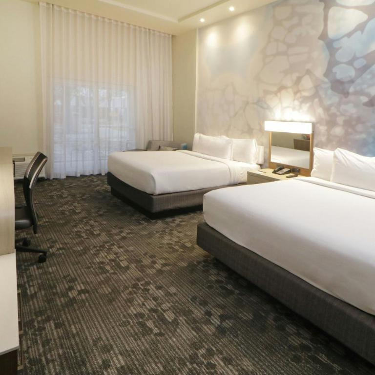 Courtyard Monterrey Airport - Queen Room with Two Queen Beds - 8