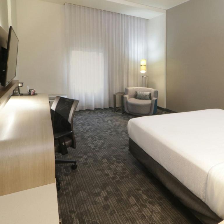 Courtyard Monterrey Airport - King Room with Courtyard View - 14