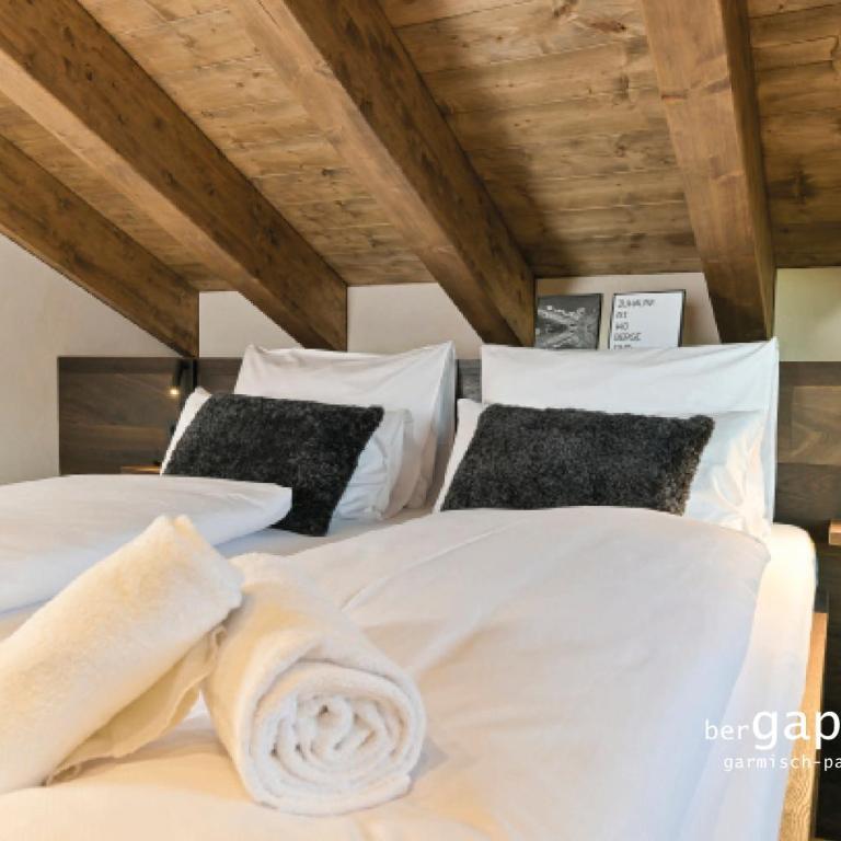 BergVibes - One-Bedroom Chalet with Balcony and Mountain View - 12