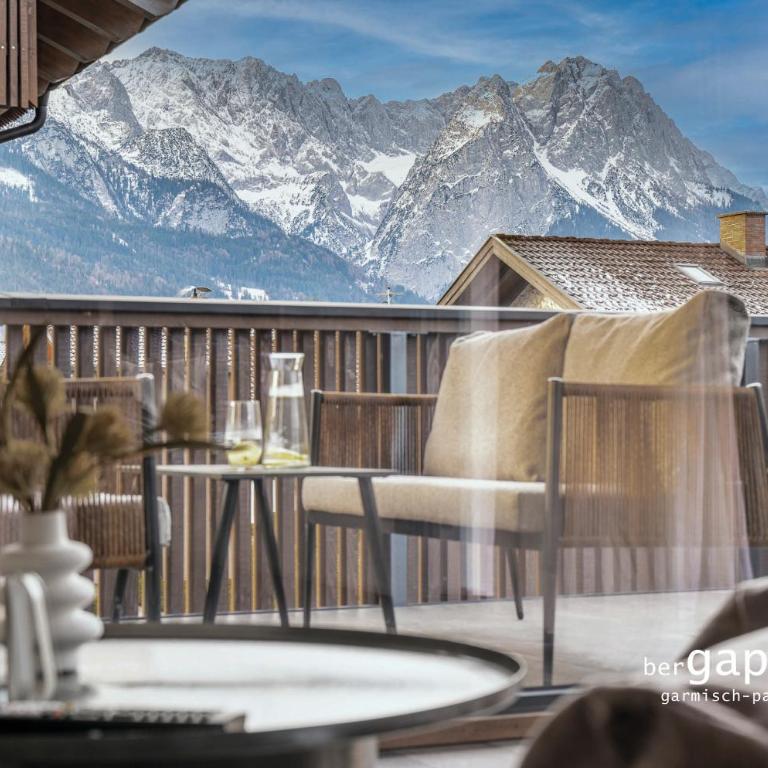 BergVibes - One-Bedroom Chalet with Balcony and Mountain View - 10