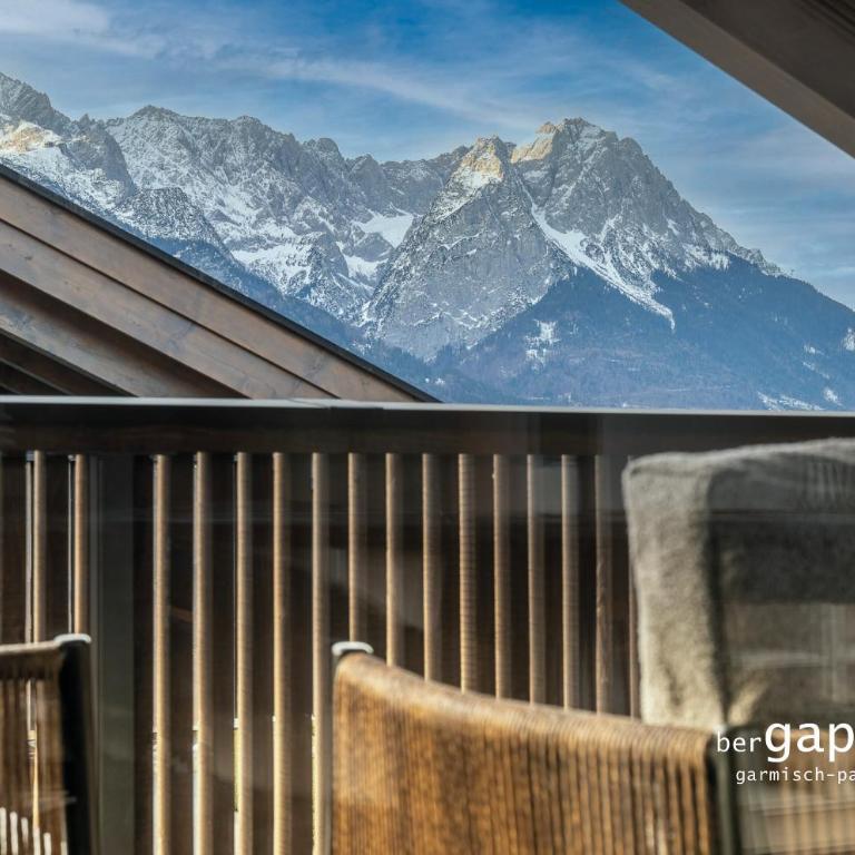 BergVibes - One-Bedroom Chalet with Balcony and Mountain View - 52