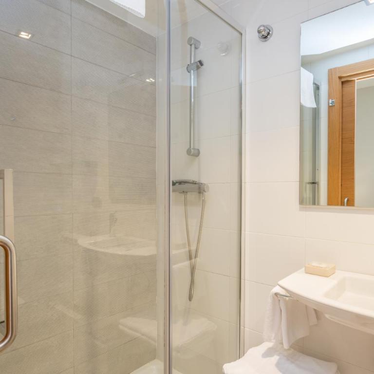 Pensión Altair - Habitación Cuádruple con baño privado - 8
