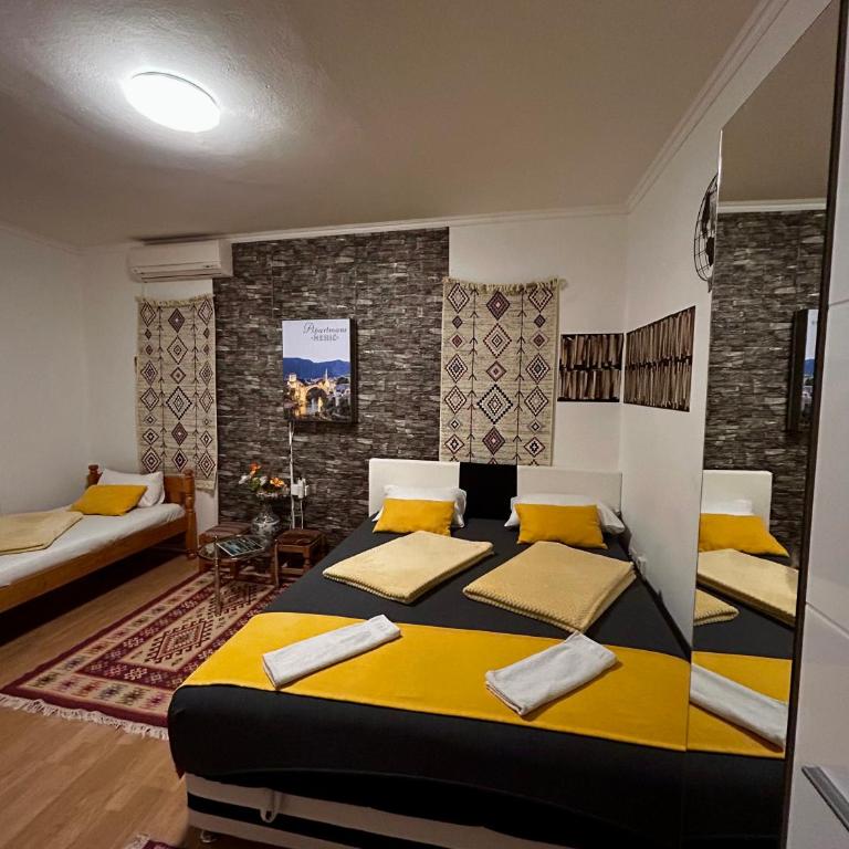 Apartments Mehić - Deluxe Double Room with Shower - 2