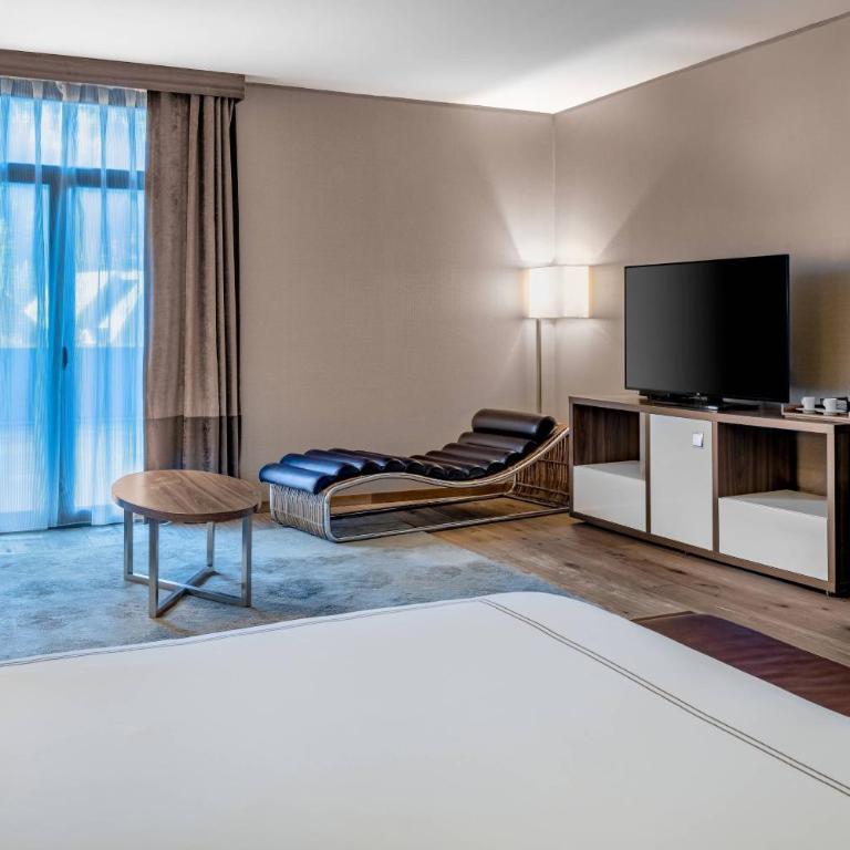 Hotel AC Baqueira Ski Resort, Autograph Collection - Habitación Triple con vistas a la montaña - 3