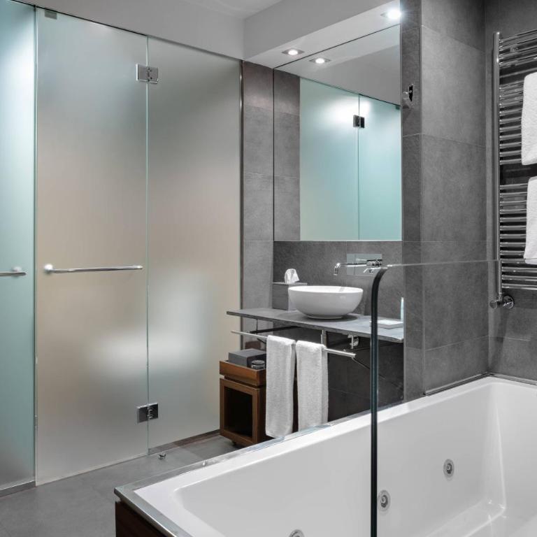 Hotel AC Baqueira Ski Resort, Autograph Collection - One-Bedroom Twin Suite with Sofa Bed and Mountain View - 7