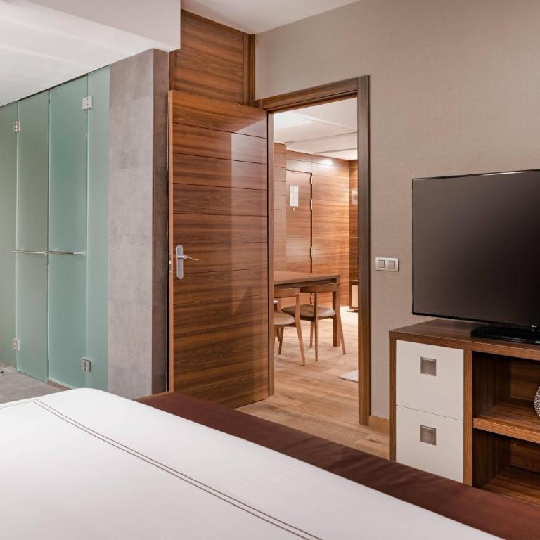 Hotel AC Baqueira Ski Resort, Autograph Collection - Habitación Familiar - 3