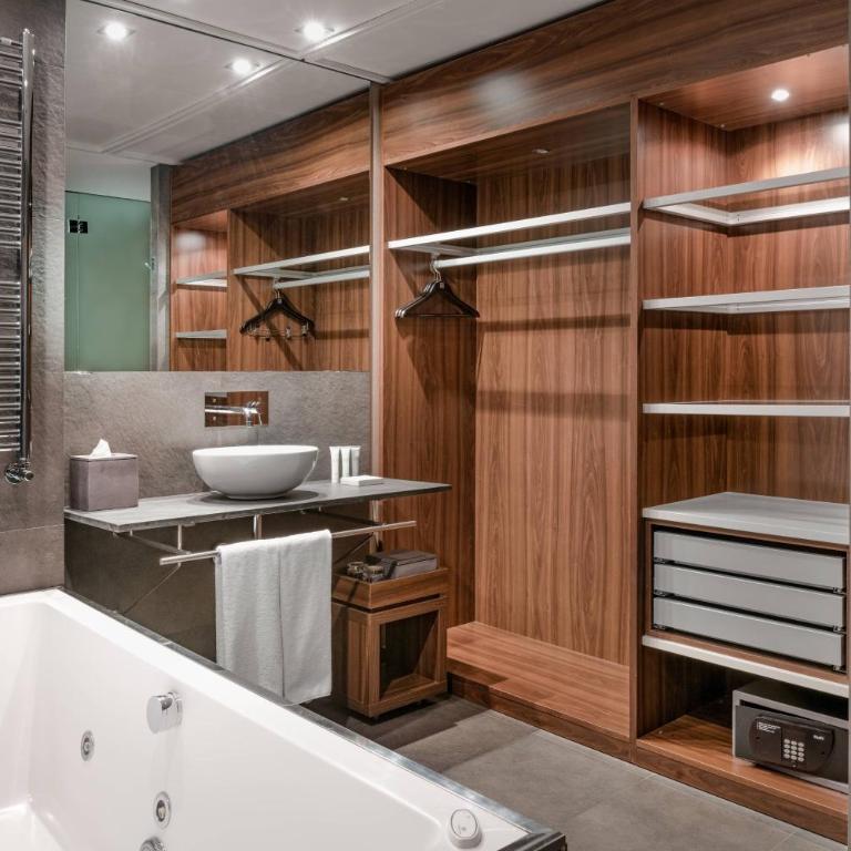 Hotel AC Baqueira Ski Resort, Autograph Collection - Habitación Familiar - 5