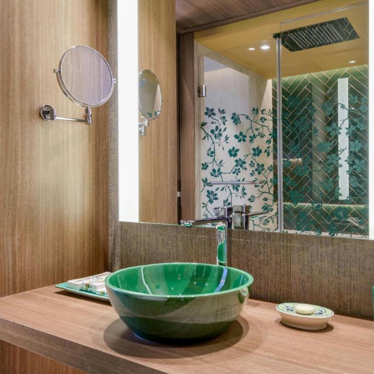 Querencia de Sevilla, Autograph Collection - Deluxe King Room with City View - 5