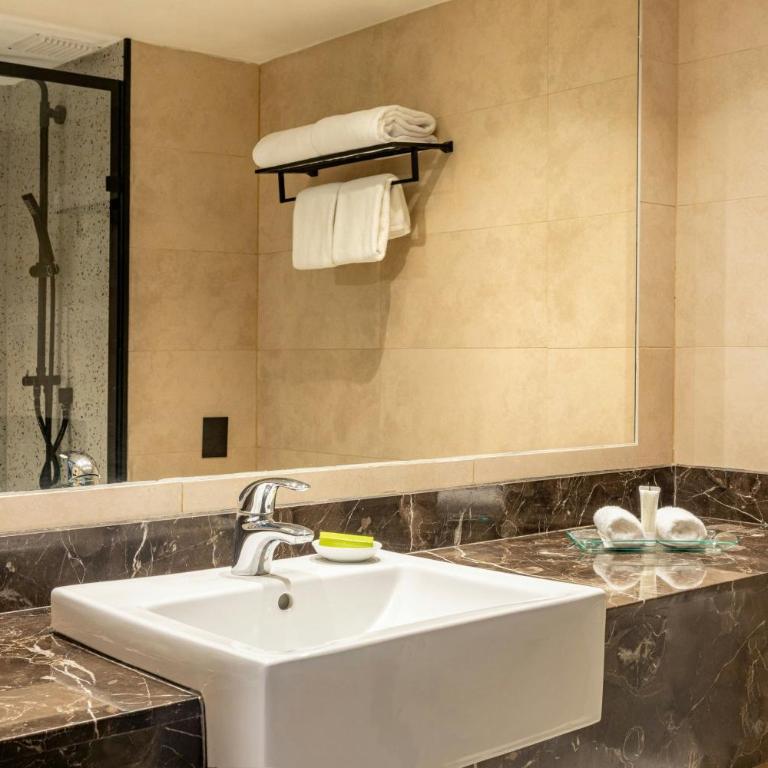 Le Méridien Santiago by Marriott - Deluxe Guest room, 2 Queen, City view - 3